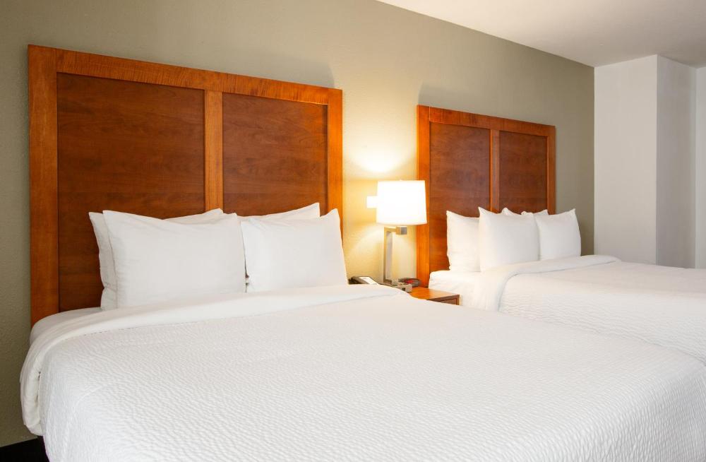 Queen Rooms with Two Queen Beds - Non-Smoking interior
