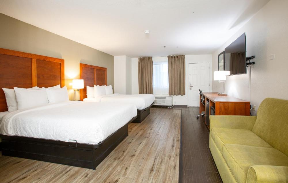 Family Queen Room with Two Queen Beds interior