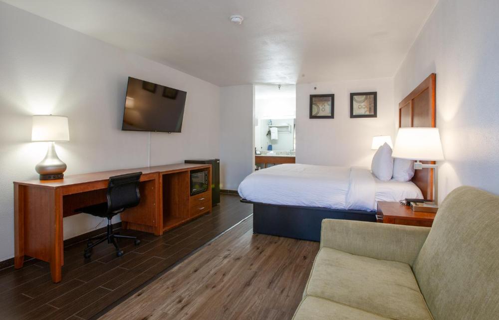 King Room with Sofa Bed - Non-Smoking interior